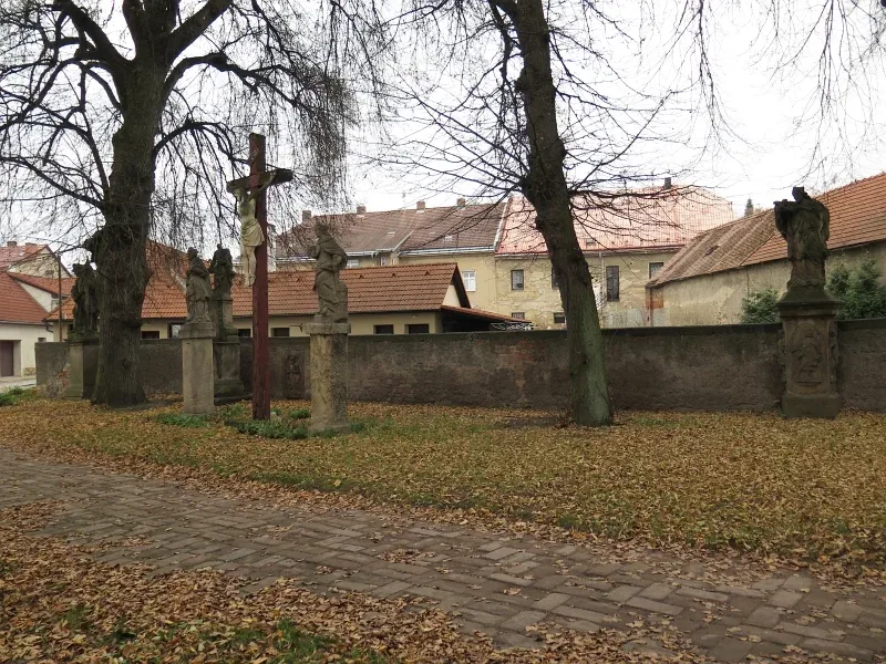 Sochy před kostelem sv. Jakuba