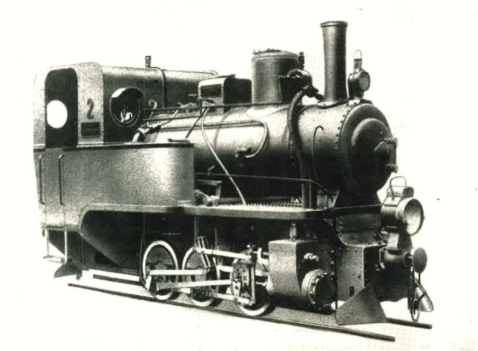 Lokomotiva číslo 2 cukrovarské drážky z roku 1922 na snímku z továrny