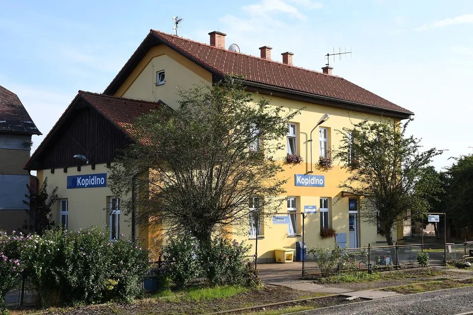Jméno Kopidlna na nádražní budově