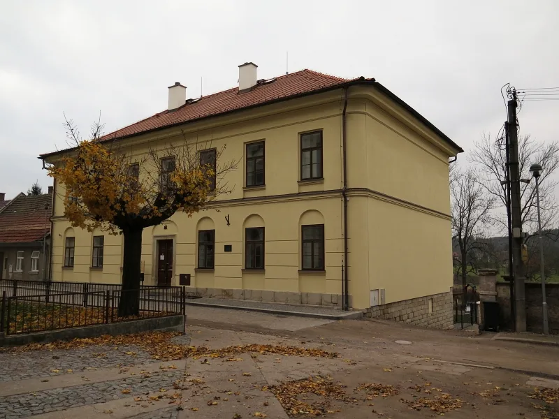 Stará škola po rekonstrukci, podzim 2014